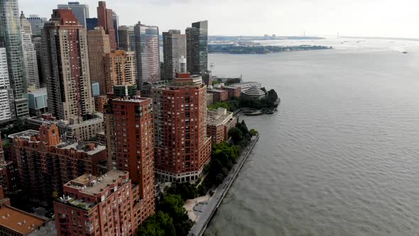 Aerial View of Manhattan Skyline with Battery Park, New York, USA. alt
