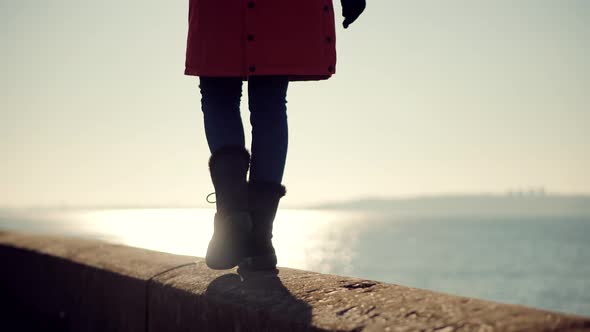 Traveler Feet Wearing Jeans And Winter Shoes Walking. Stylish Woman  Resting Winter Walk. alt