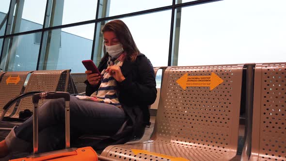 Woman in the Airport alt