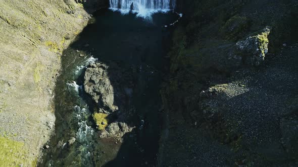 Thorufoss Waterfall in Iceland alt