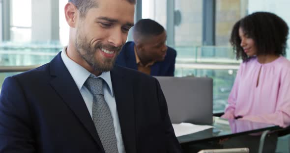 Young business people working in a modern office alt