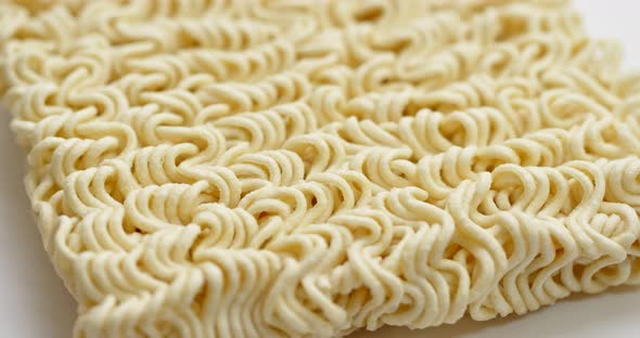 Texture of instant noodles alt