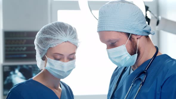 Professional medical doctors working in emergency medicine. Portrait of surgeon and the nurse. alt