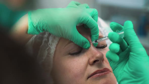 Specialist Does Dysport Injections Into Woman Nose Bridge alt