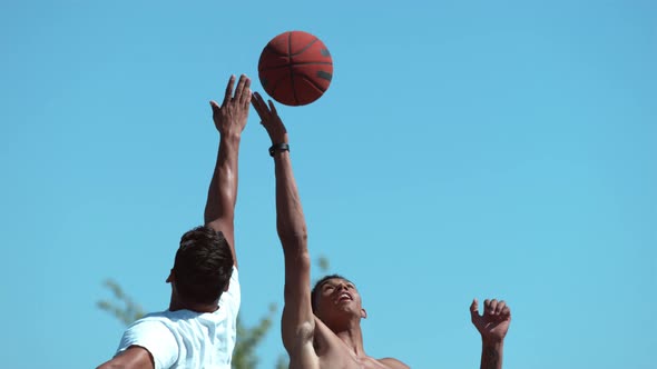 Super slow motion shot of basketball tip off, shot on Phantom Flex 4K alt