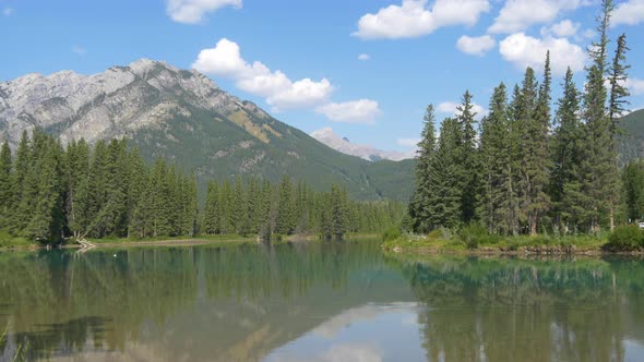 Lake in Banff National Park alt