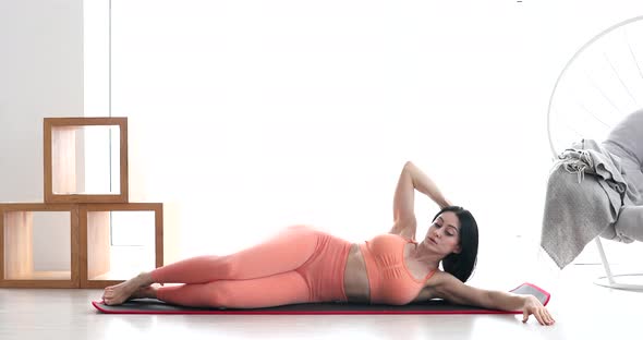 Sporty fit woman is doing abdominal exercises. alt