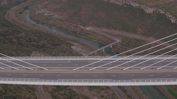 Aerial view of the Millau Viaduct alt