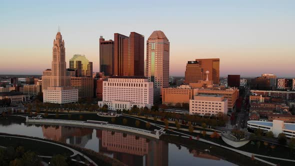 Columbus Ohio Skyline at dusk with the Scioto River in the foreground alt