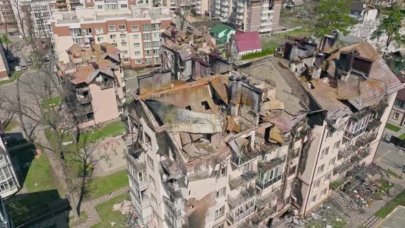 War Bomb Destruction House Ukraine Irpen Bucha Kyiv Damage Destroyed City alt