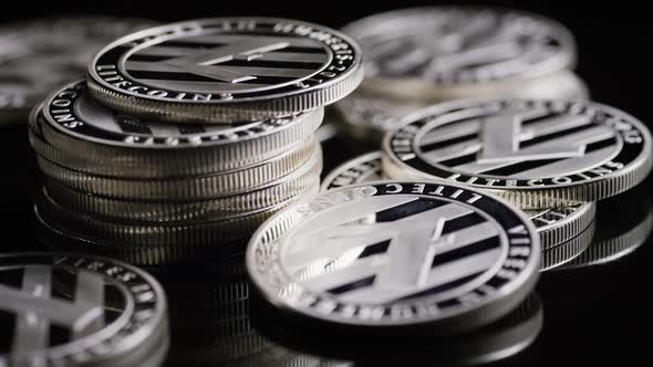 Rotating shot of Bitcoins (digital cryptocurrency) - BITCOIN LITECOIN 380 alt