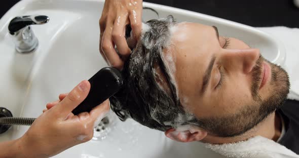 Man getting his hair wash alt