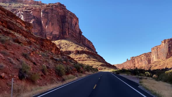 Driving through the amazing landscape near Moab Utah alt