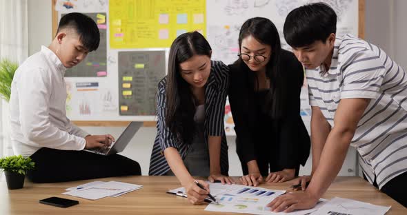 Businesspeople pointing and explaining the information alt