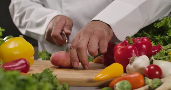 Cutting Potato in a Half alt