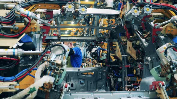 Modern Car Body Welding Process alt