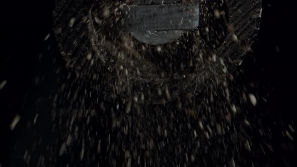 pepper grinder grinding pepper alt