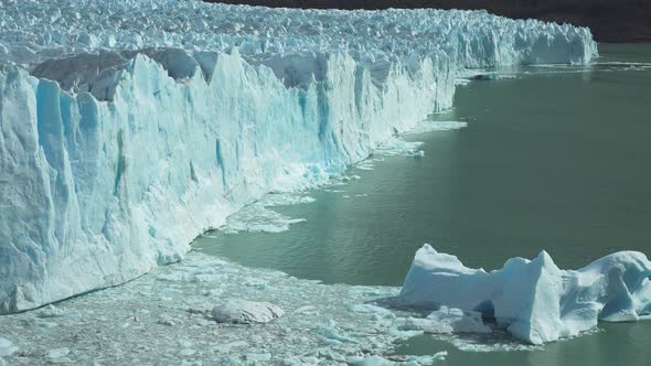 Medium shot of the front of Perito Moreno Glacier and lake Argentino alt
