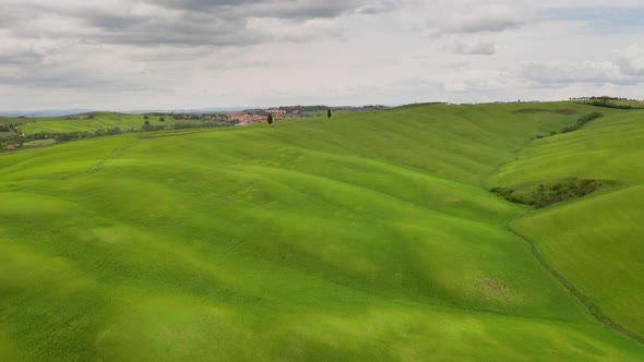 Flying over the beautiful Tuscany Italy landscape alt