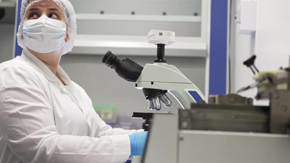 Women Work in the Lab alt