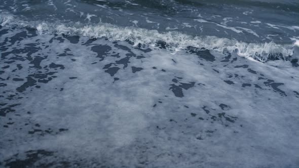 Blue Waves Crashing Ocean Background alt