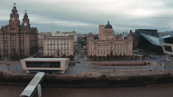 Beautiful Panorama of Liverpool Waterfront in the Evening Sunset alt