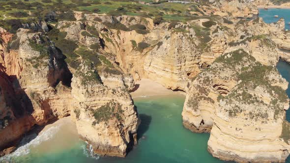 Isolated Grotto beach surrounded by Nature eroded Cliffs of Ponta da Piedade, Lagos, Algarve alt