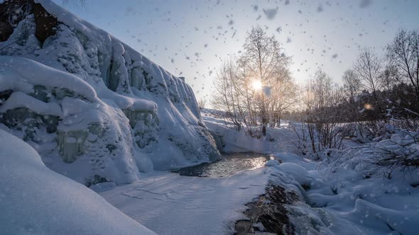 Beautiful Snowfall and Winter Landscape the Movement of the Sun Through a Tree in Winter a Frozen alt