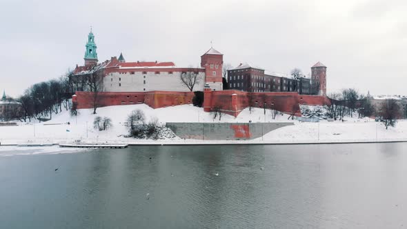 Slowmotion Footage of Wawel Royal Castle in Central Krakow  Vistula River alt