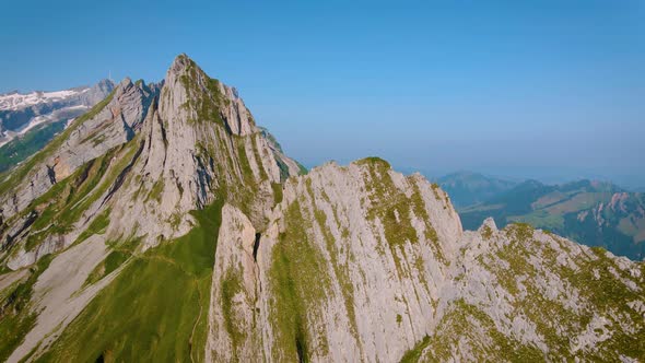 Schaefler Altenalptuerme Mountain Ridge Swiss Alpstein Alpine Appenzell Innerrhoden Switzerland a alt