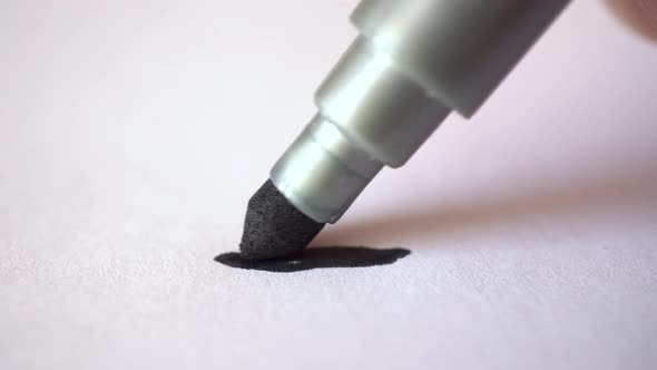 Draw With A Felt Tip Pen alt