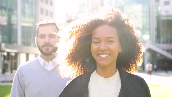 Business woman portrait with a man on background, slow motion alt