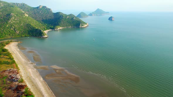 4K Aerial view of drone move on beautiful sea. Flight over ocean, open sea. alt