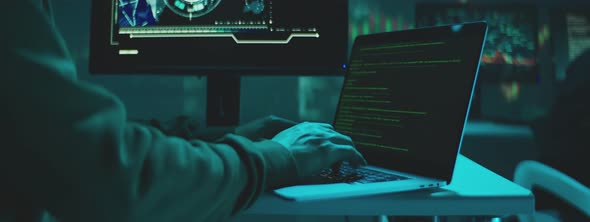 Programmer in a modern office alt