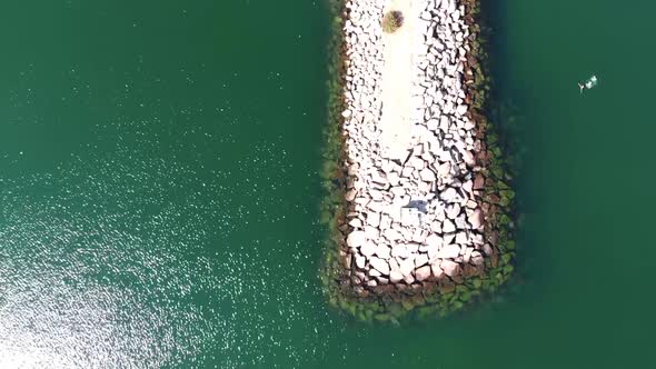 Vista cenital de rompeolas alt