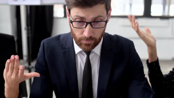 Conflict Between Employees alt