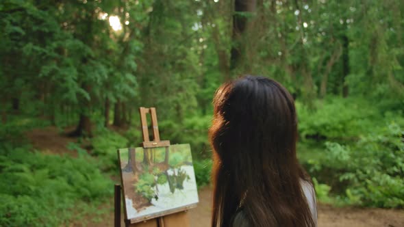 Young Girl Paint a Landscape Oil Painting in a Park alt
