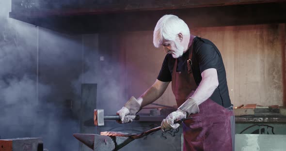 Blacksmith Working in Mastershop alt