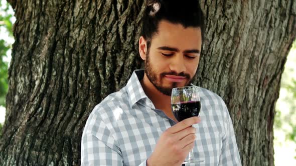 Man drinking glass of red wine alt