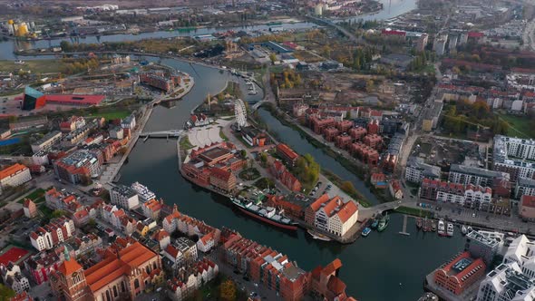 Europe Polandd Gdansk. Drone Shot. Flight Over Motlawa, Old Town. alt