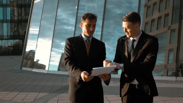 Businessman Signature Outdoor alt