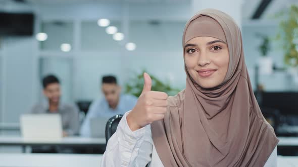 Portrait of Client Giving Positive Feedback to Company Service alt