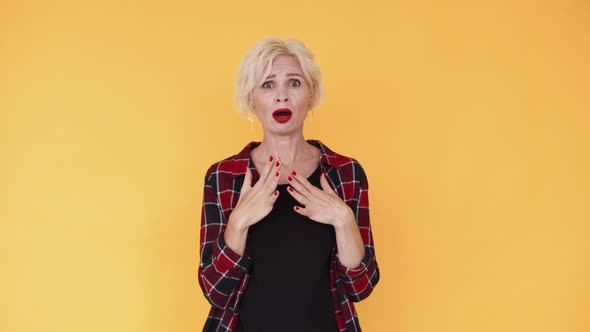 Shocked Information Dumbfound Woman Scary alt