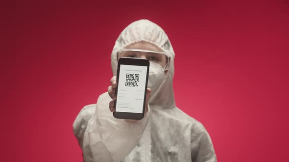 Woman Doctor in Uniform Show on Phone Vaccination Passport with Qr Code International Coronavirus alt