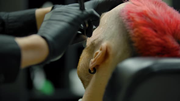 Crop Barber Shaving Anonymous Man alt