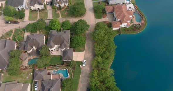 Aerial view of affluent homes in Houston, Texas alt