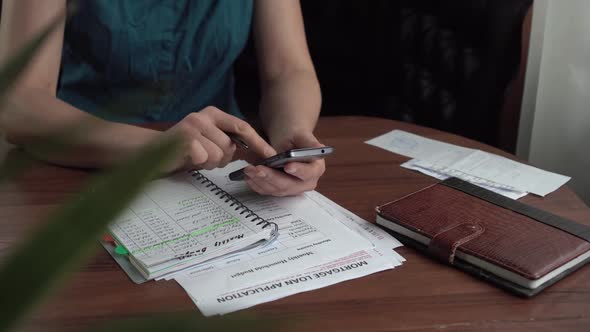 Financial Distress and the Family alt