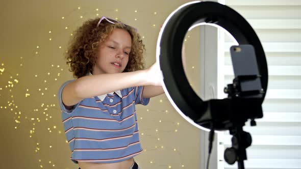 Young Blogger Concept alt