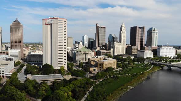 Columbus Ohio Skyline and  Scioto River - aerial drone footage alt