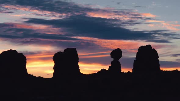 Balancing Rock Landscape Sunrise Timelapse Zoom In alt